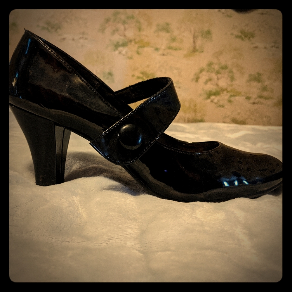 American Eagle Kitten Heels